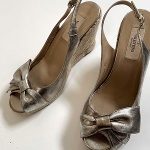Valentino
Metallic Gold Leather Mena Bow Slingback Espadrilles wedge 38